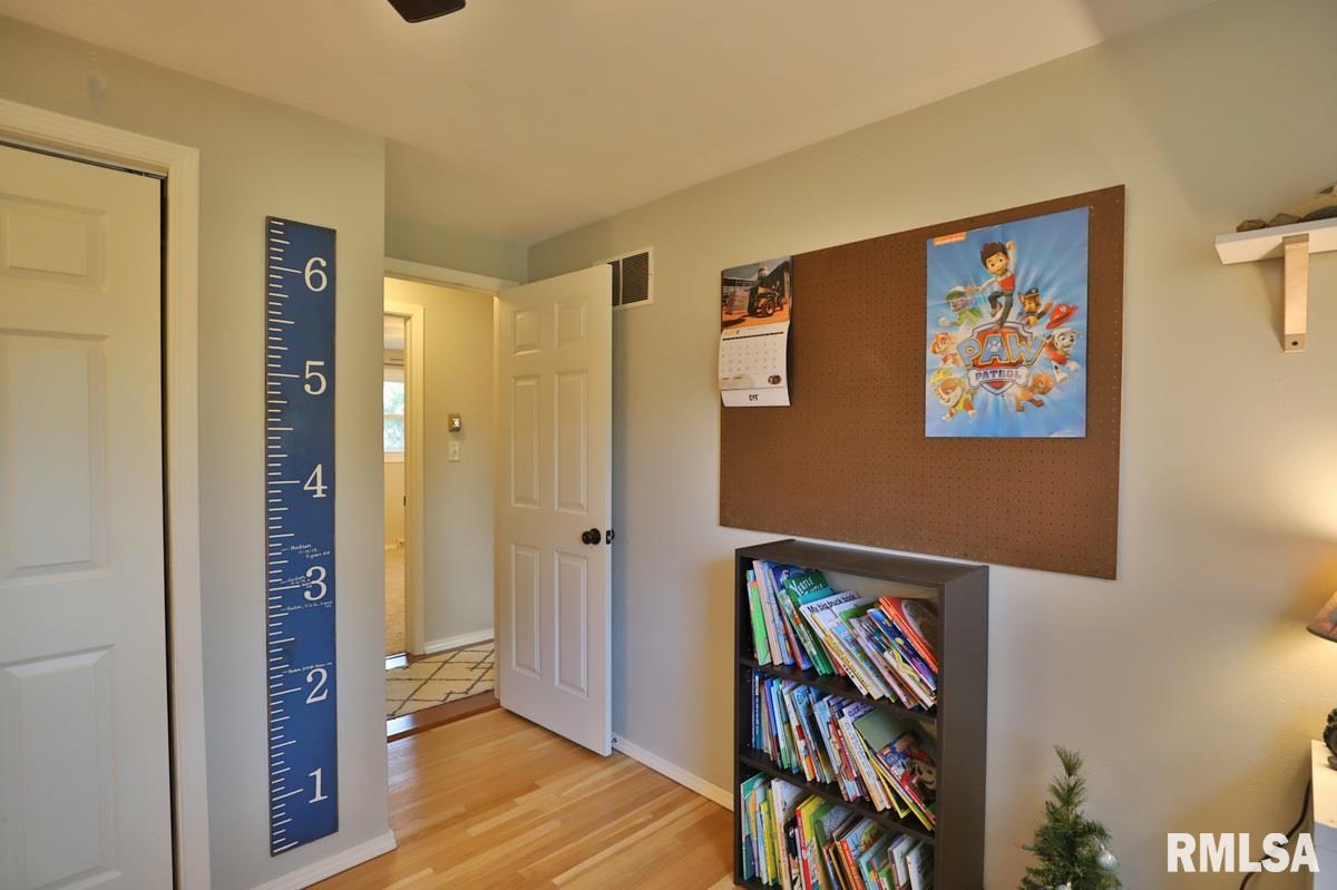 917 West Ravinwoods Road Peoria, IL 61615 - Photo 28 of 33 Gallery Image 28