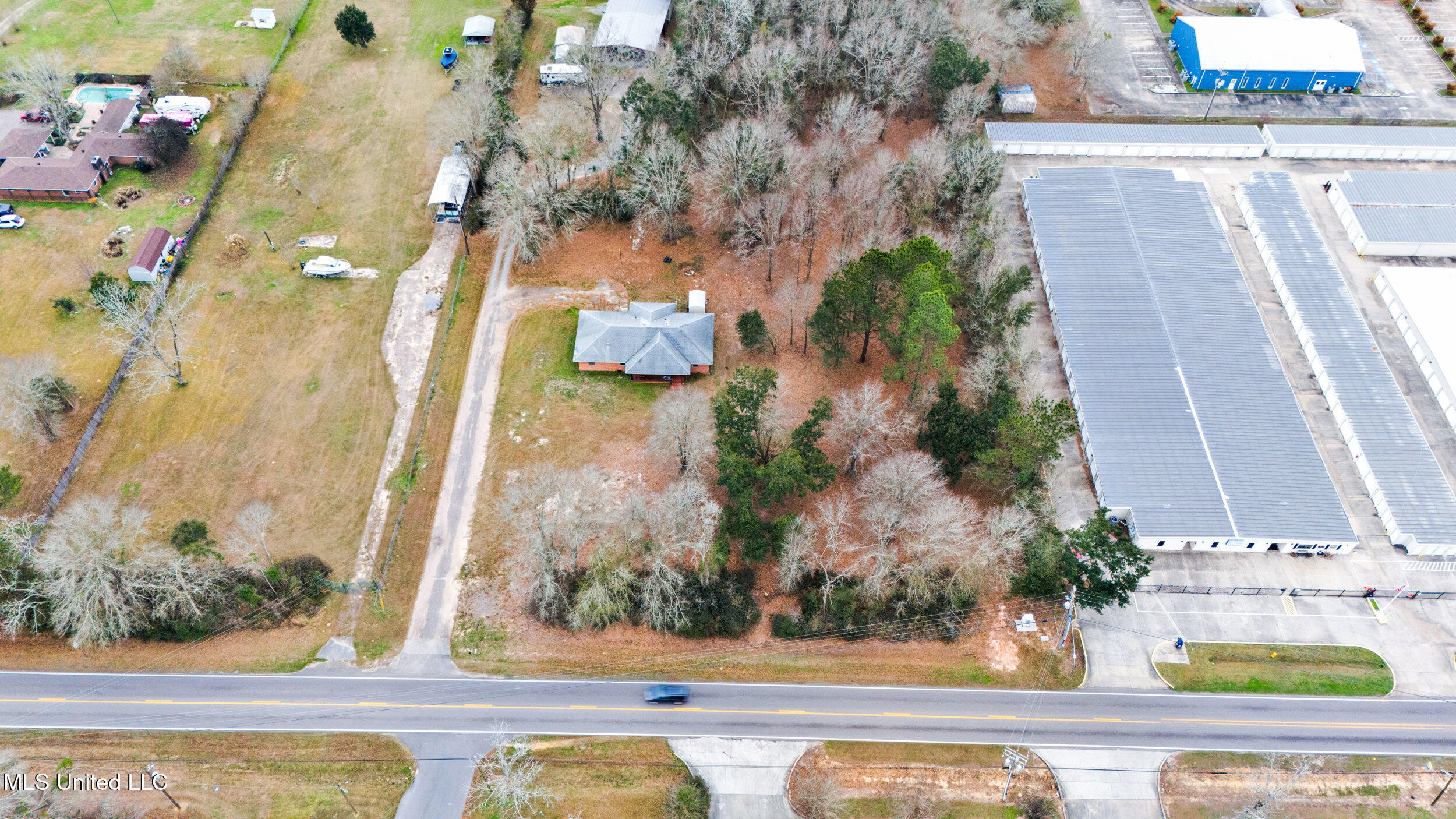 9201 Woolmarket Road Biloxi, MS 39532 - Photo 3 of 17 1_9201 woolmarket rd, biloxi, ms_camprom