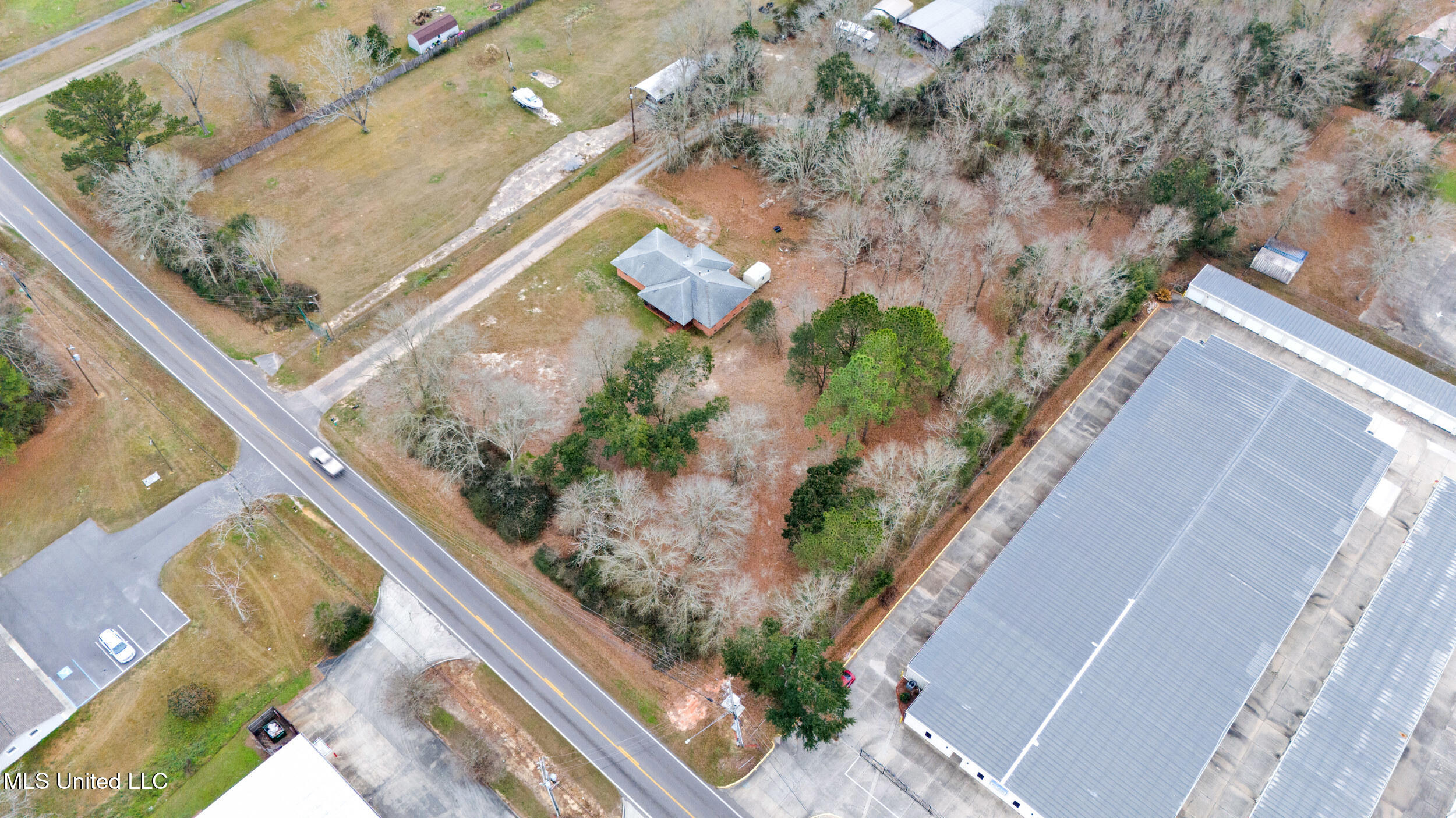 9201 Woolmarket Road Biloxi, MS 39532 - Photo 4 of 17 2_9201 woolmarket rd, biloxi, ms_camprom