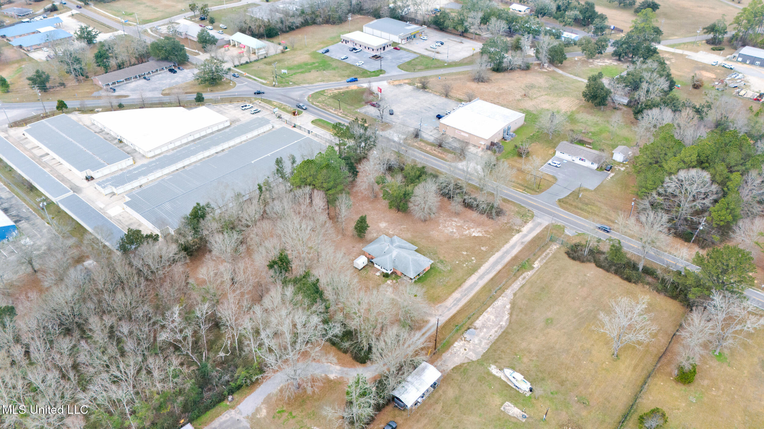 9201 Woolmarket Road Biloxi, MS 39532 - Photo 6 of 17 5_9201 woolmarket rd, biloxi, ms_camprom