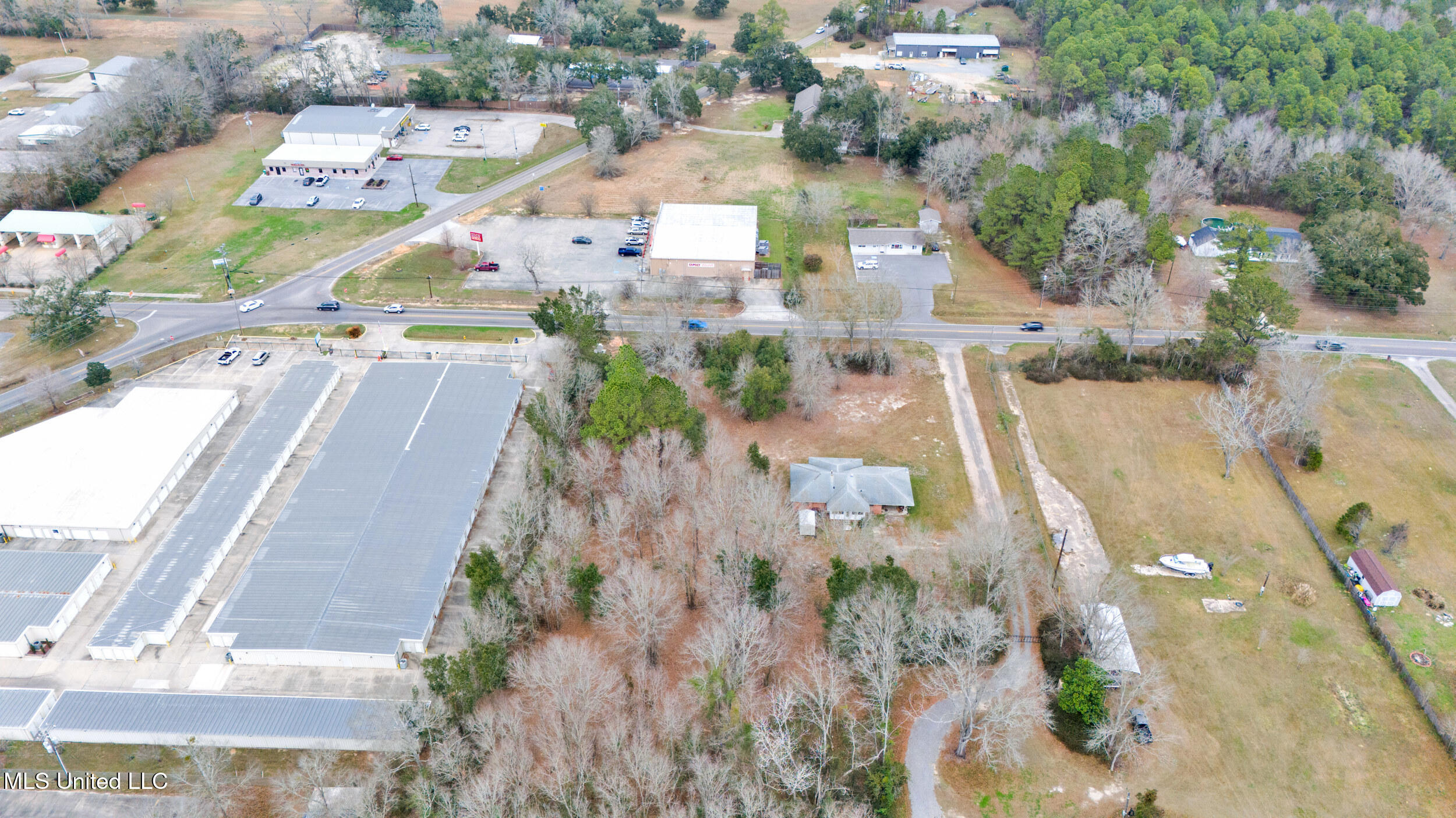 9201 Woolmarket Road Biloxi, MS 39532 - Photo 7 of 17 6_9201 woolmarket rd, biloxi, ms_camprom