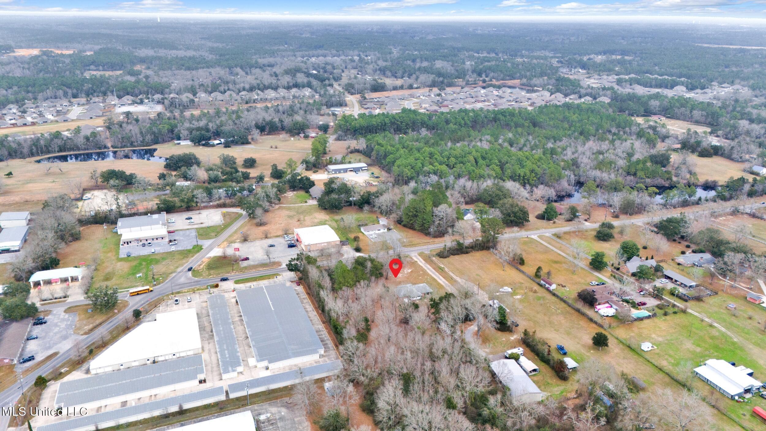 9201 Woolmarket Road Biloxi, MS 39532 - Photo 8 of 17 7_9201 woolmarket rd, biloxi, ms_camprom