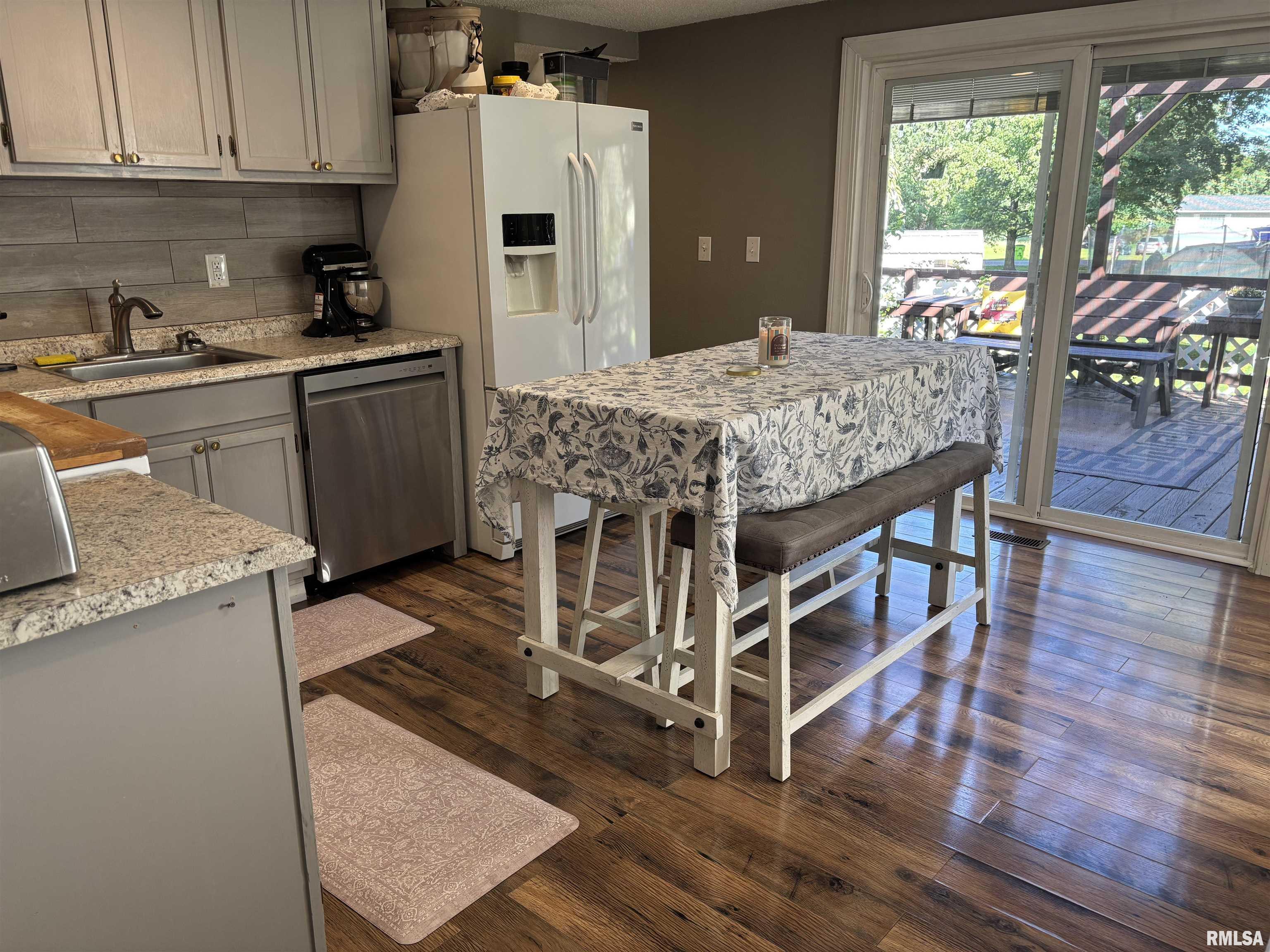 307 Bittersweet Street Payson, IL 62360 - Photo 5 of 30