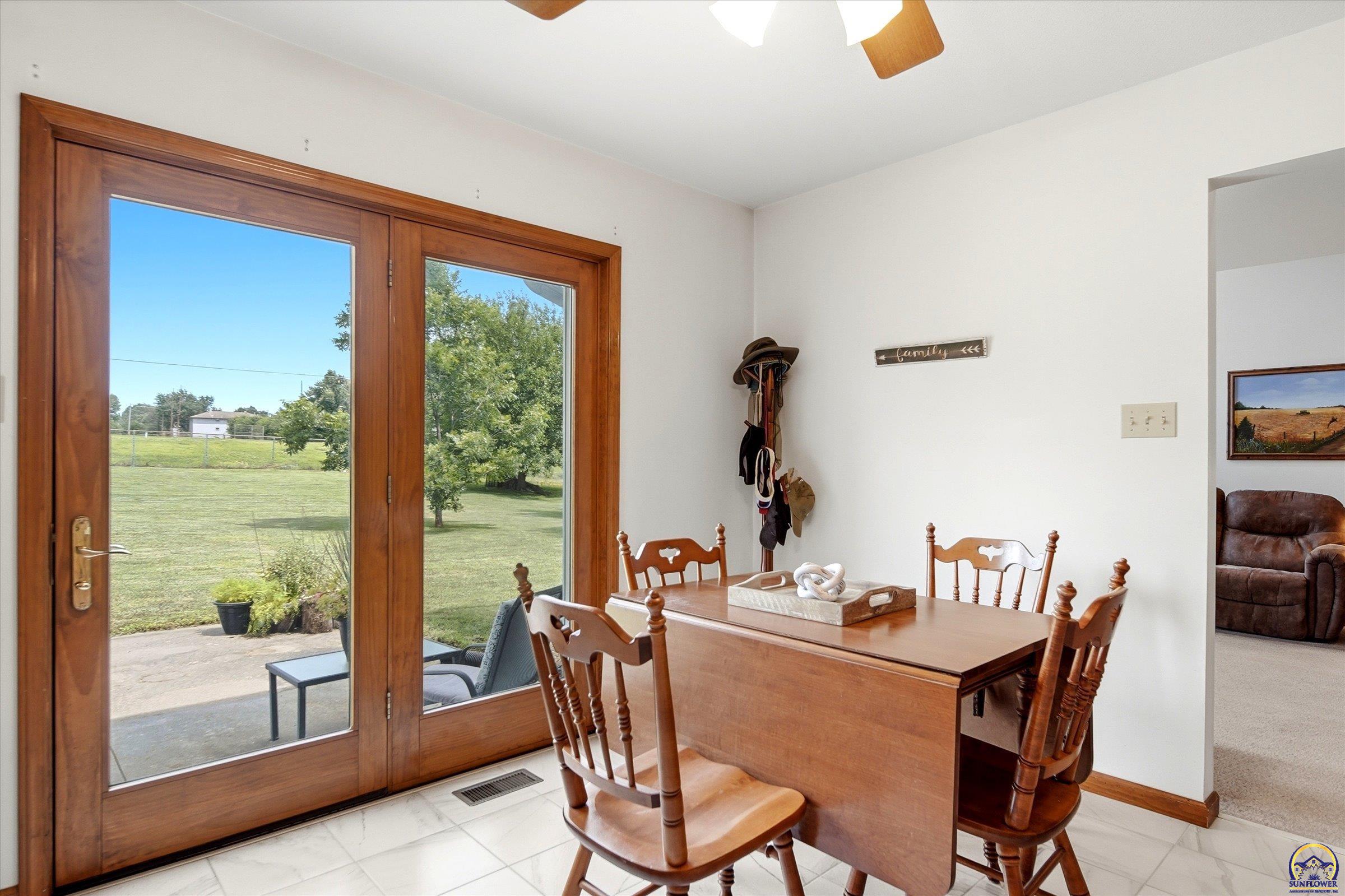810 Southwest Mifflin Road Topeka, KS 66606 - Photo 8 of 30