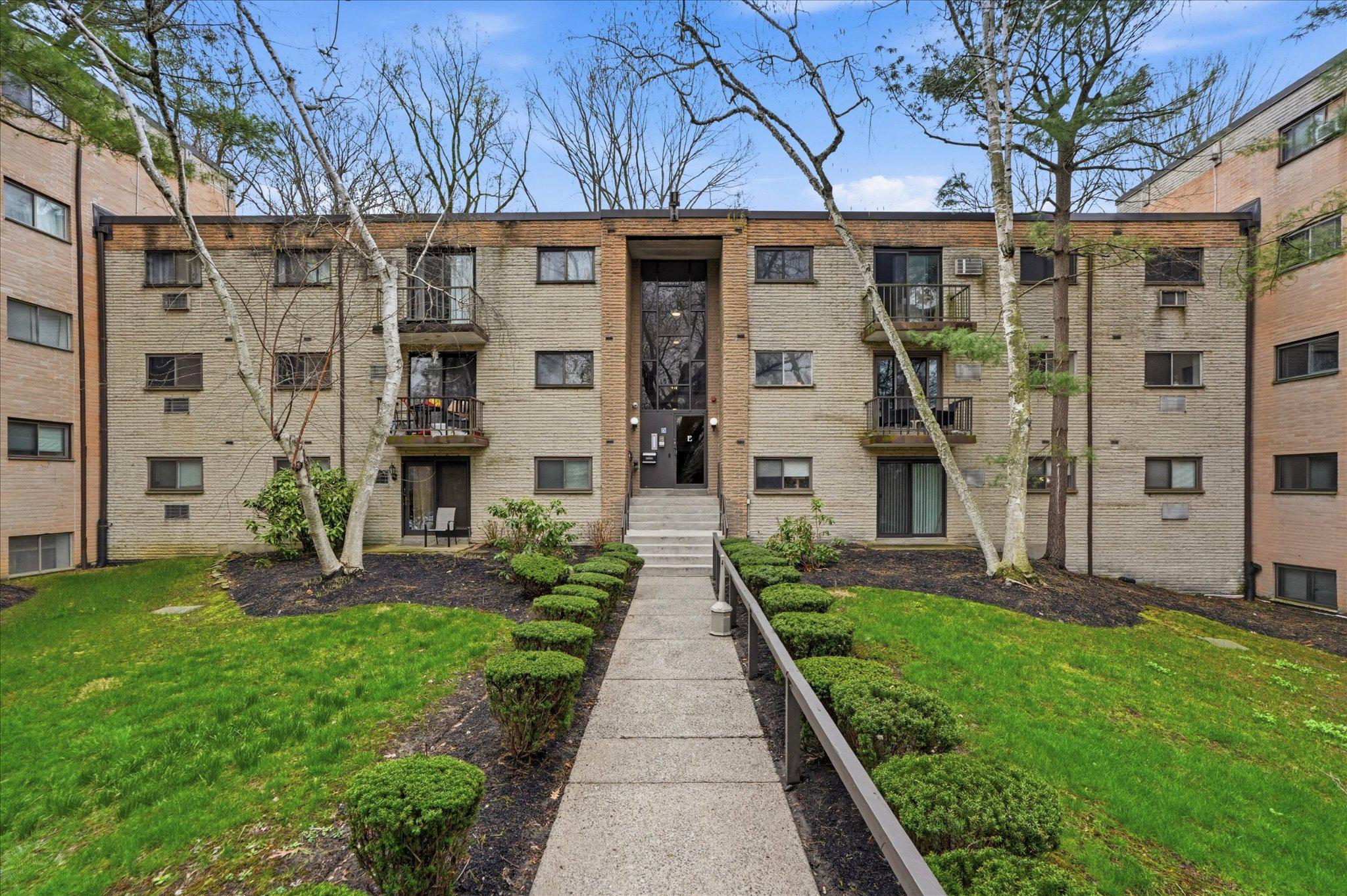 400 Glendale Road, Unit E34 Havertown, PA 19083 - Photo 3 of 31 Charming condo complex entrance.