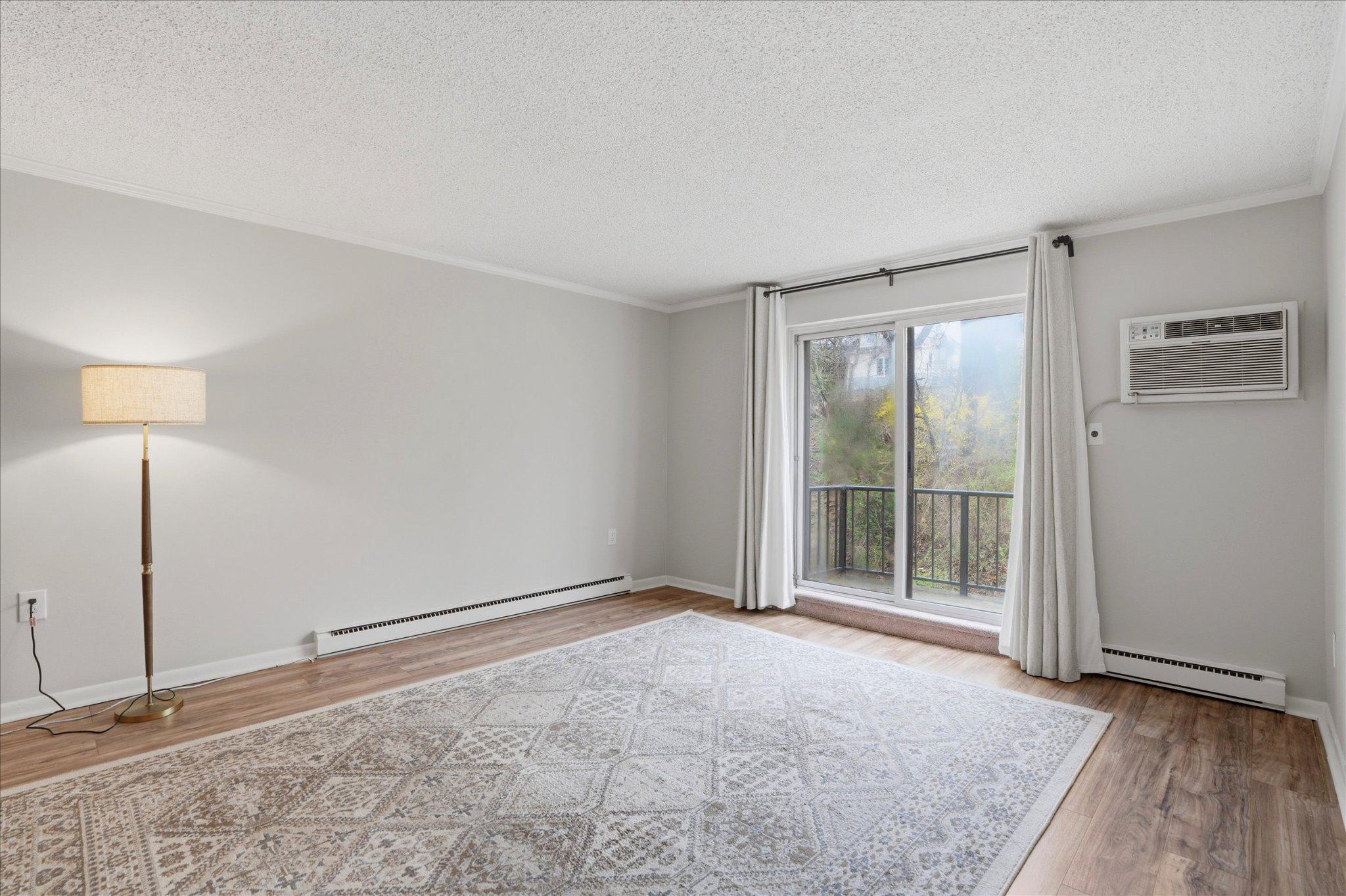 400 Glendale Road, Unit E34 Havertown, PA 19083 - Photo 9 of 31 Bright and airy living room