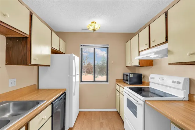 $103,000 | 1901 Melrose Drive, Unit B, Champaign, IL 61820