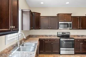 $2,100 | 614 Carat Court, Jacksonville, NC 28546