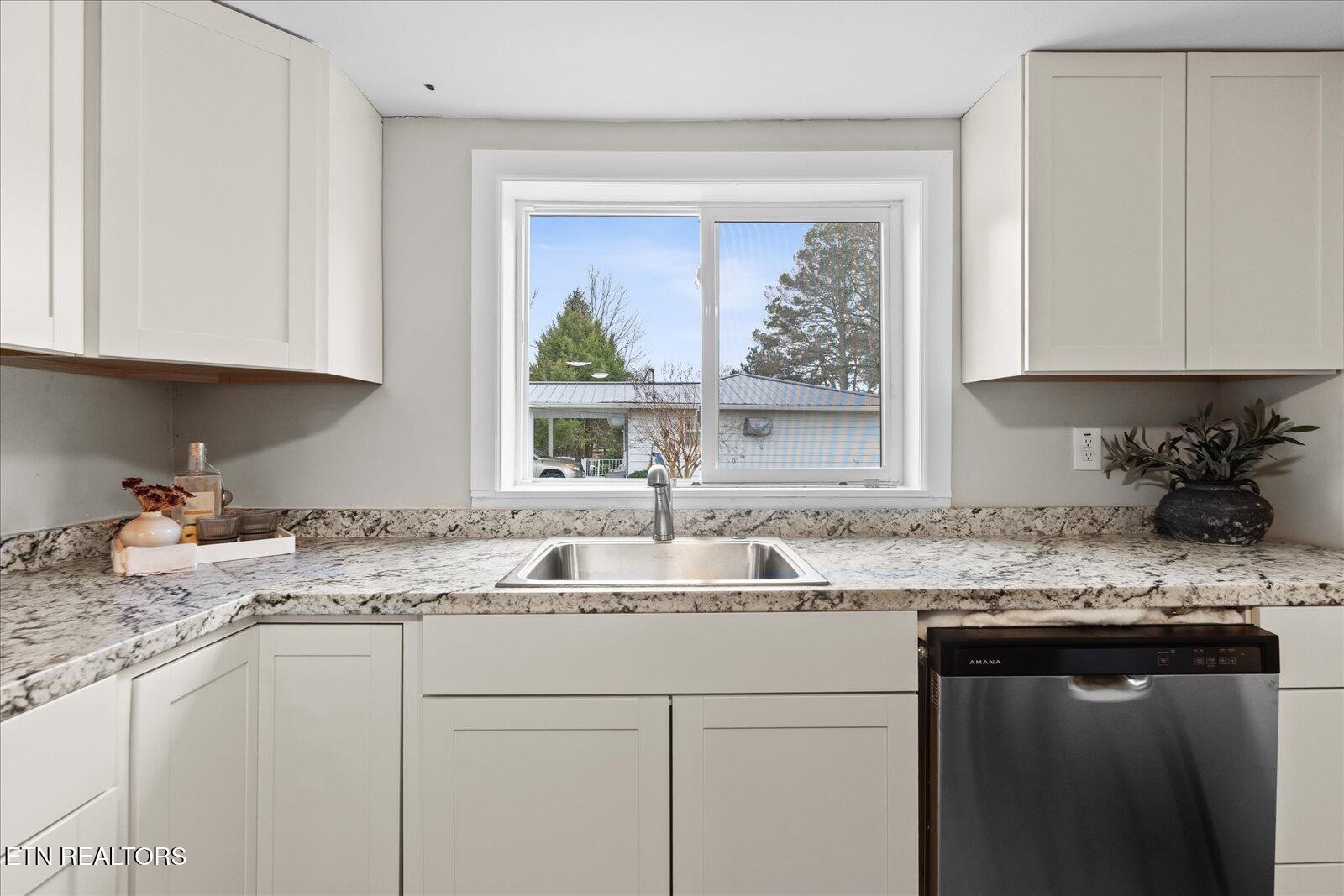 925 North Maple Whitwell, TN 37397 - Photo 9 of 20