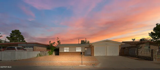 a view of a houses with a terrace