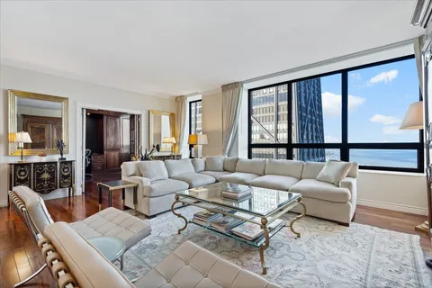$1,024,500 | 180 East Pearson Street, Unit 4002, Chicago, IL 60611