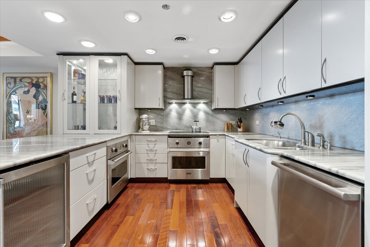 180 East Pearson Street, Unit 4002 Chicago, IL 60611 - Photo 19 of 40