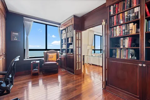 $1,024,500 | 180 East Pearson Street, Unit 4002, Chicago, IL 60611