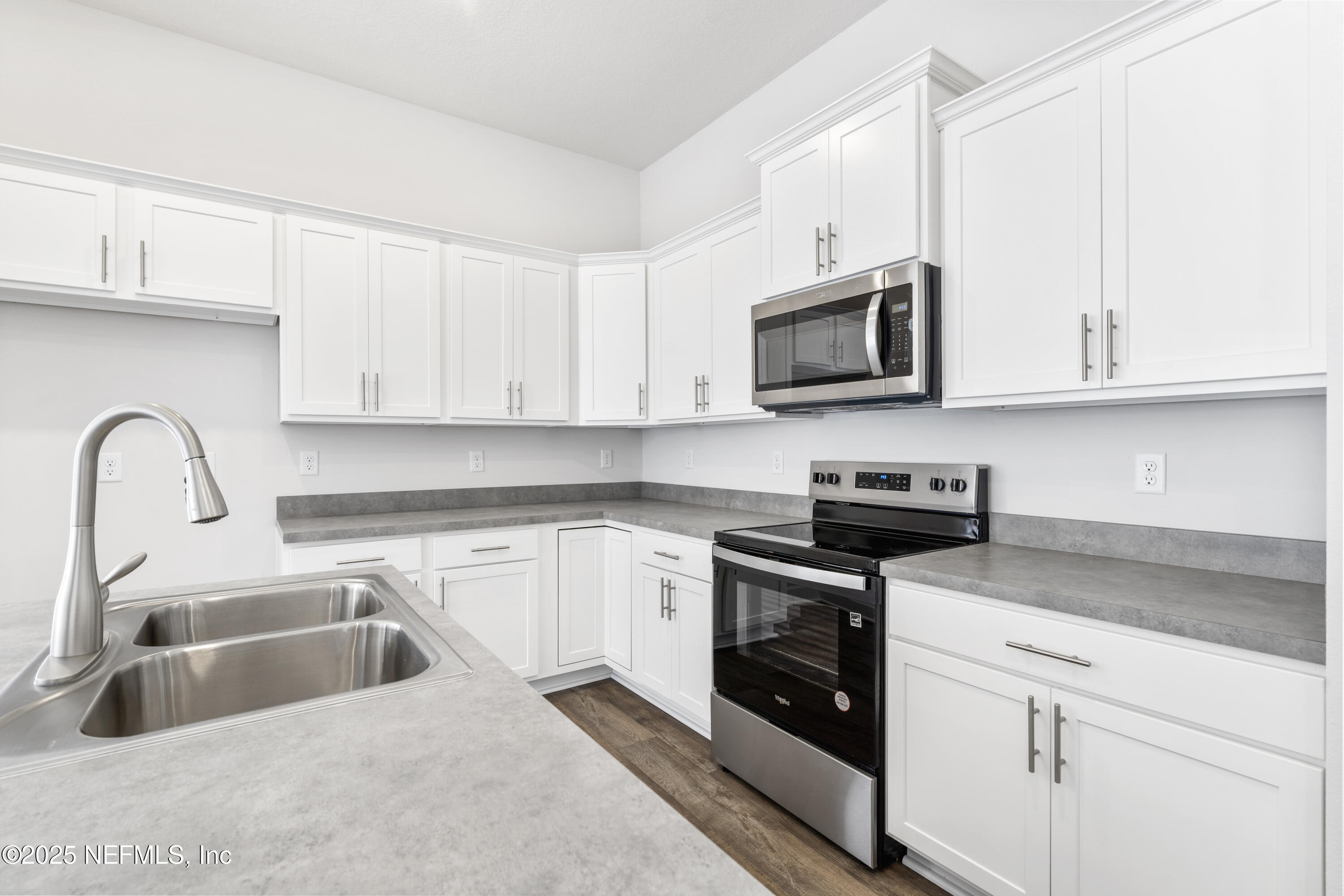 8339 Helmsley Boulevard Jacksonville, FL 32219 - Photo 6 of 15 Kitchen view