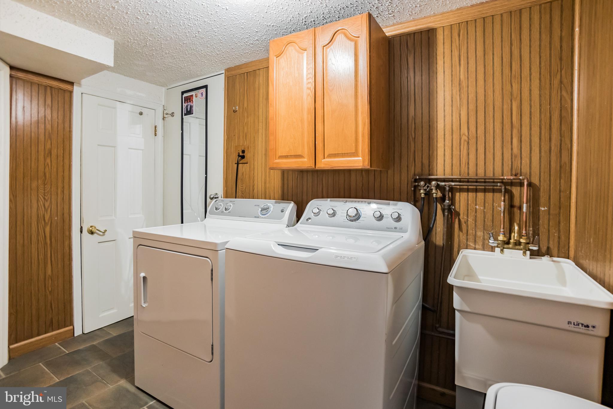 12817 Cabell Road Philadelphia, PA 19154 - Photo 25 of 30 a utility room with dryer and washer