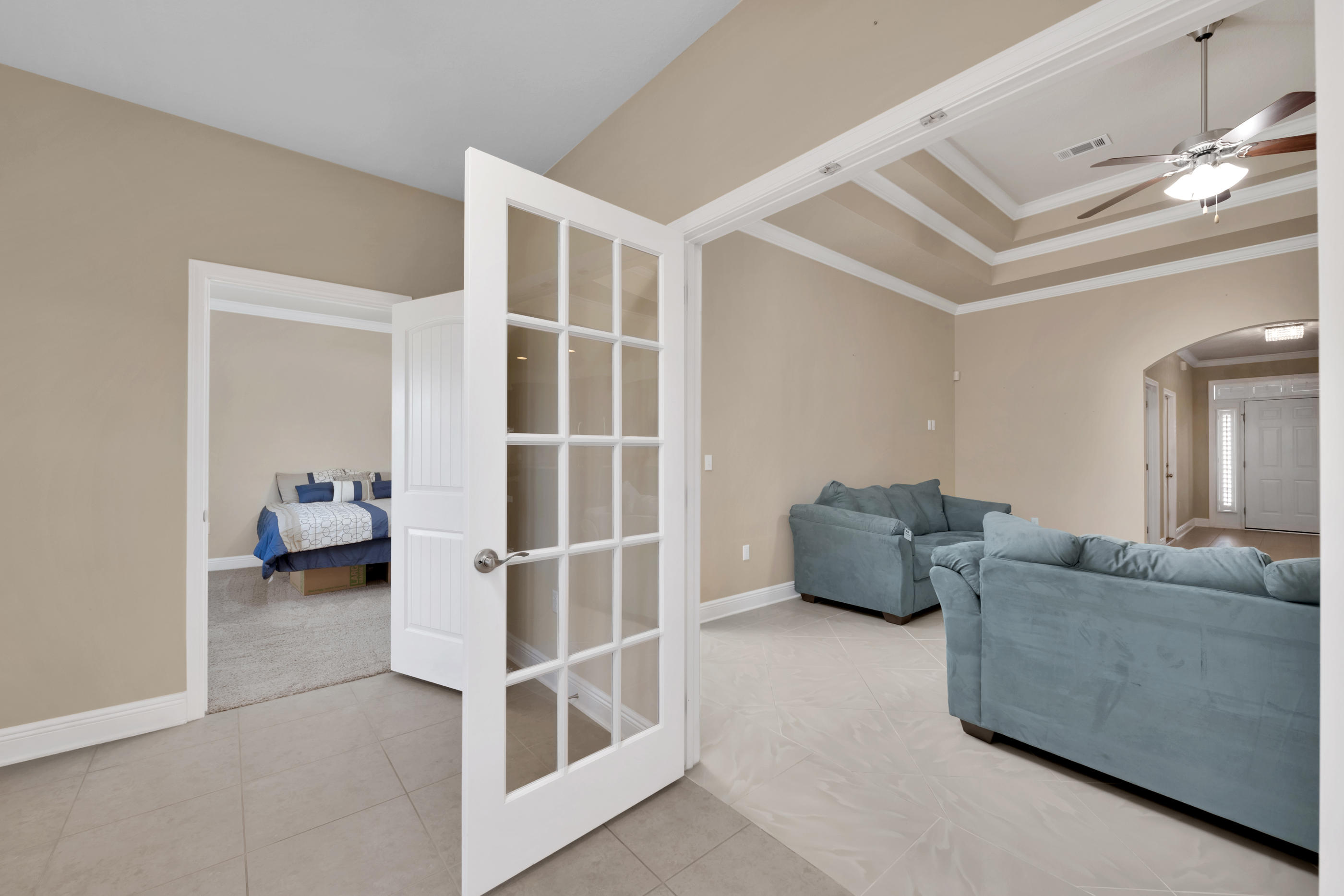304 Pin Oak Loop Santa Rosa Beach, FL 32459 - Photo 8 of 22 a livingroom with furniture and a window