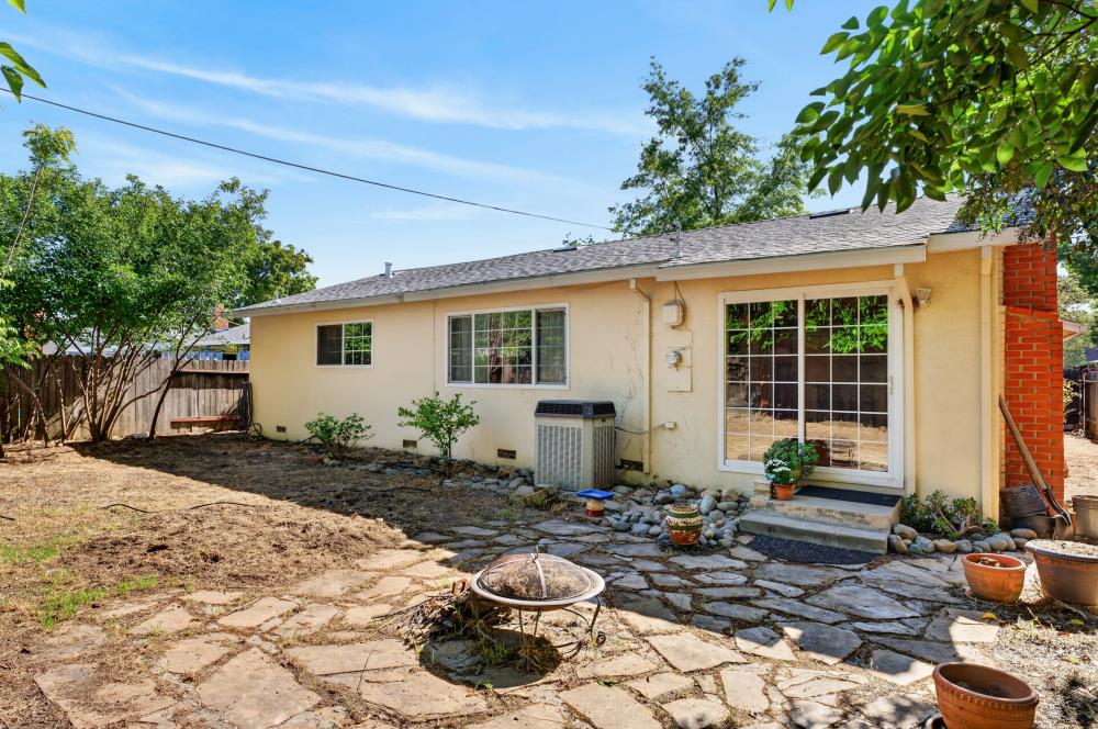 10653 Campana Way Rancho Cordova, CA 95670 - Photo 38 of 49 a front view of a house with garden