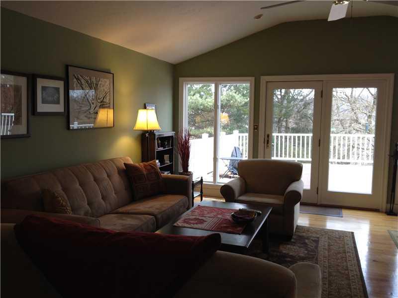 224 Sunridge Road Pittsburgh, PA 15238 - Photo 5 of 8 Living Room.