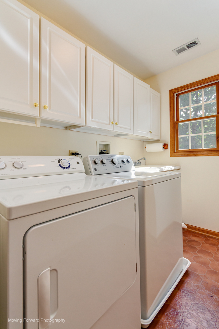 446 Roslyn Road East Dundee, IL 60118 - Photo 25 of 35