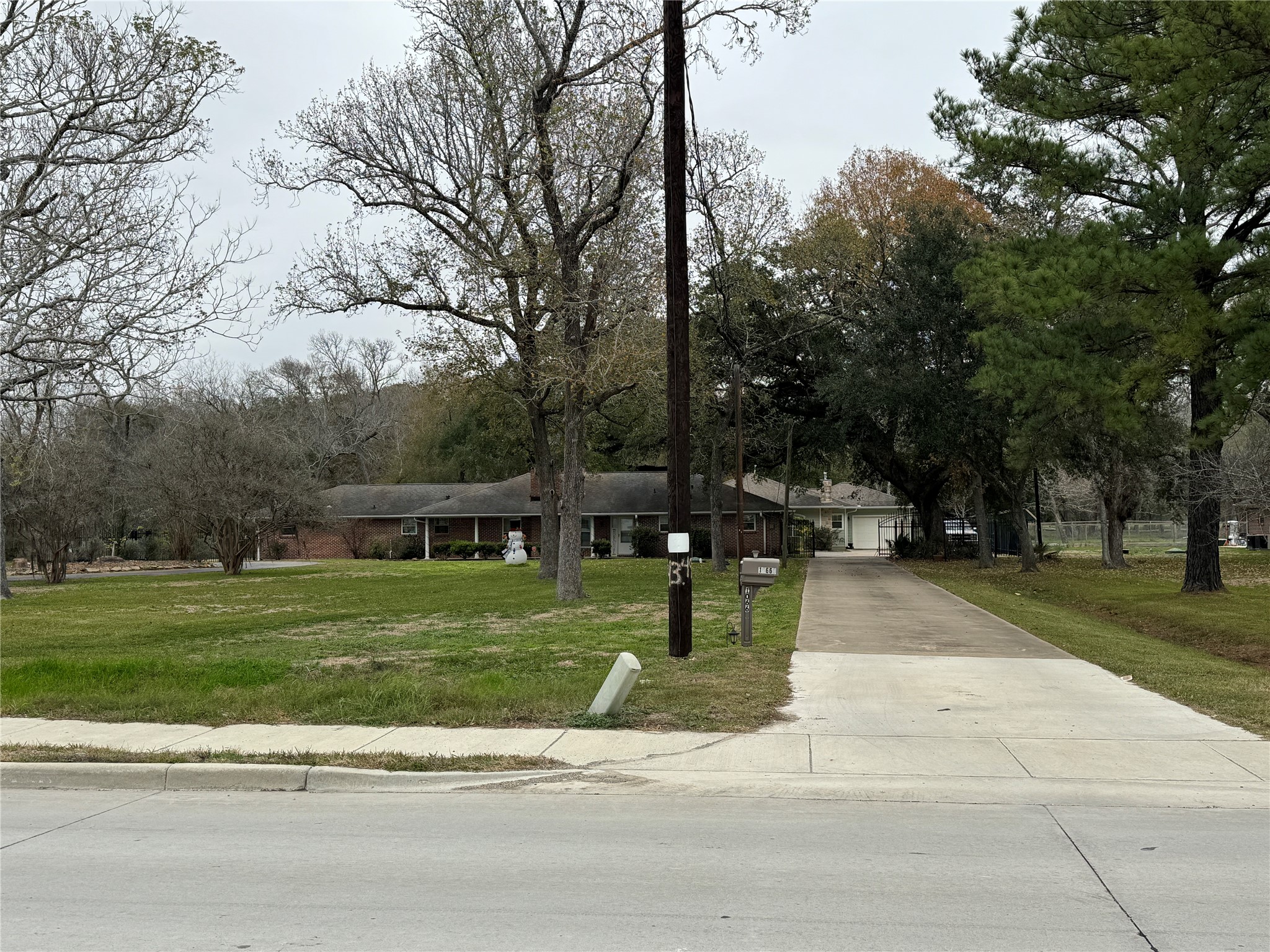 10702 Crosby Lynchburg Road Highlands, TX 77562 - Photo 6 of 18 a view of a park with large trees