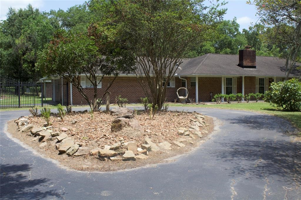 10702 Crosby Lynchburg Road Highlands, TX 77562 - Photo 9 of 18 a view of a house with a yard