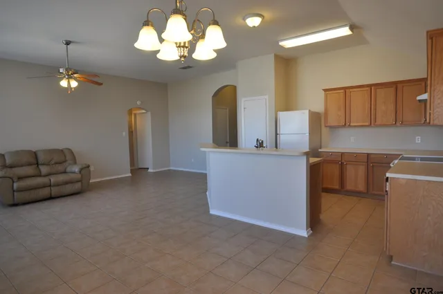 $1,595 | 6932 La Hacienda Drive, Flint, TX 75762