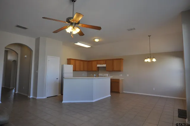 $1,595 | 6932 La Hacienda Drive, Flint, TX 75762