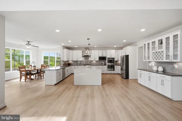 $3,000,000 | 7821 Old Falls Road, McLean, VA 22102