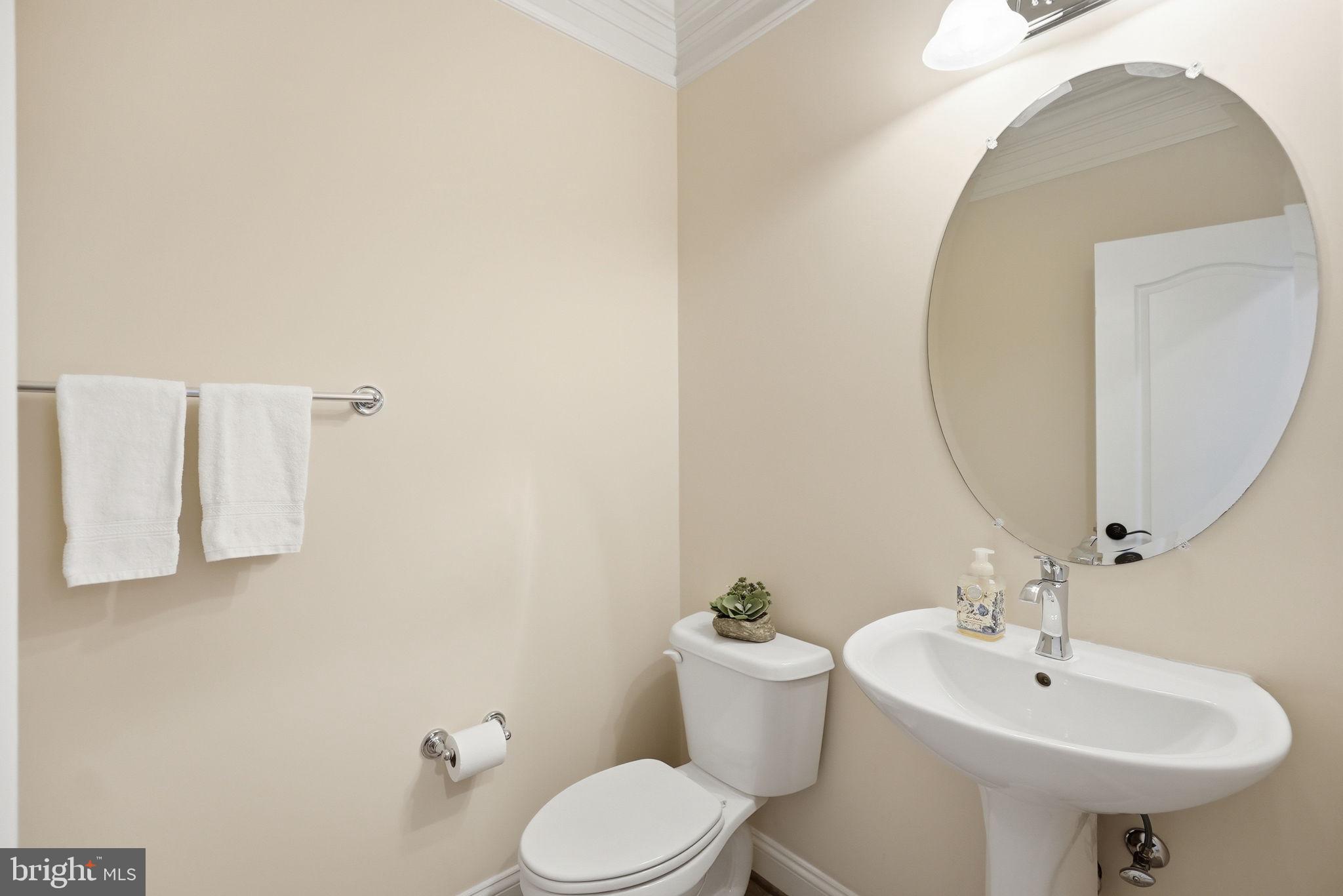 7821 Old Falls Road McLean, VA 22102 - Photo 22 of 47 Powder Room