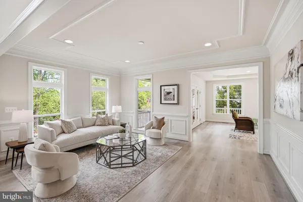 $3,000,000 | 7821 Old Falls Road, McLean, VA 22102