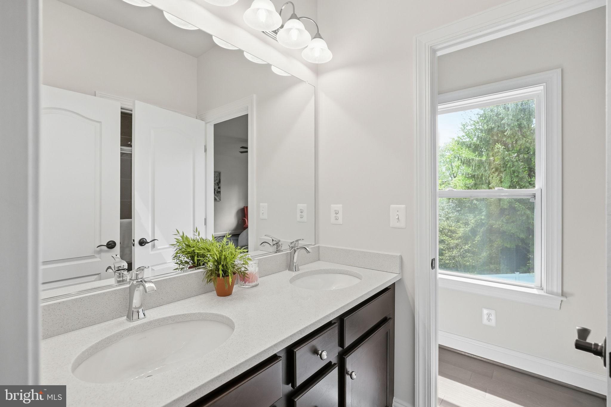 7821 Old Falls Road McLean, VA 22102 - Photo 32 of 47 Jack and Jill Bath 4