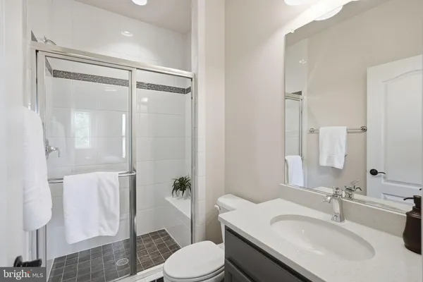 $3,000,000 | 7821 Old Falls Road, McLean, VA 22102