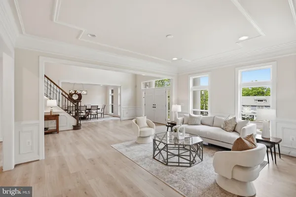 $3,000,000 | 7821 Old Falls Road, McLean, VA 22102