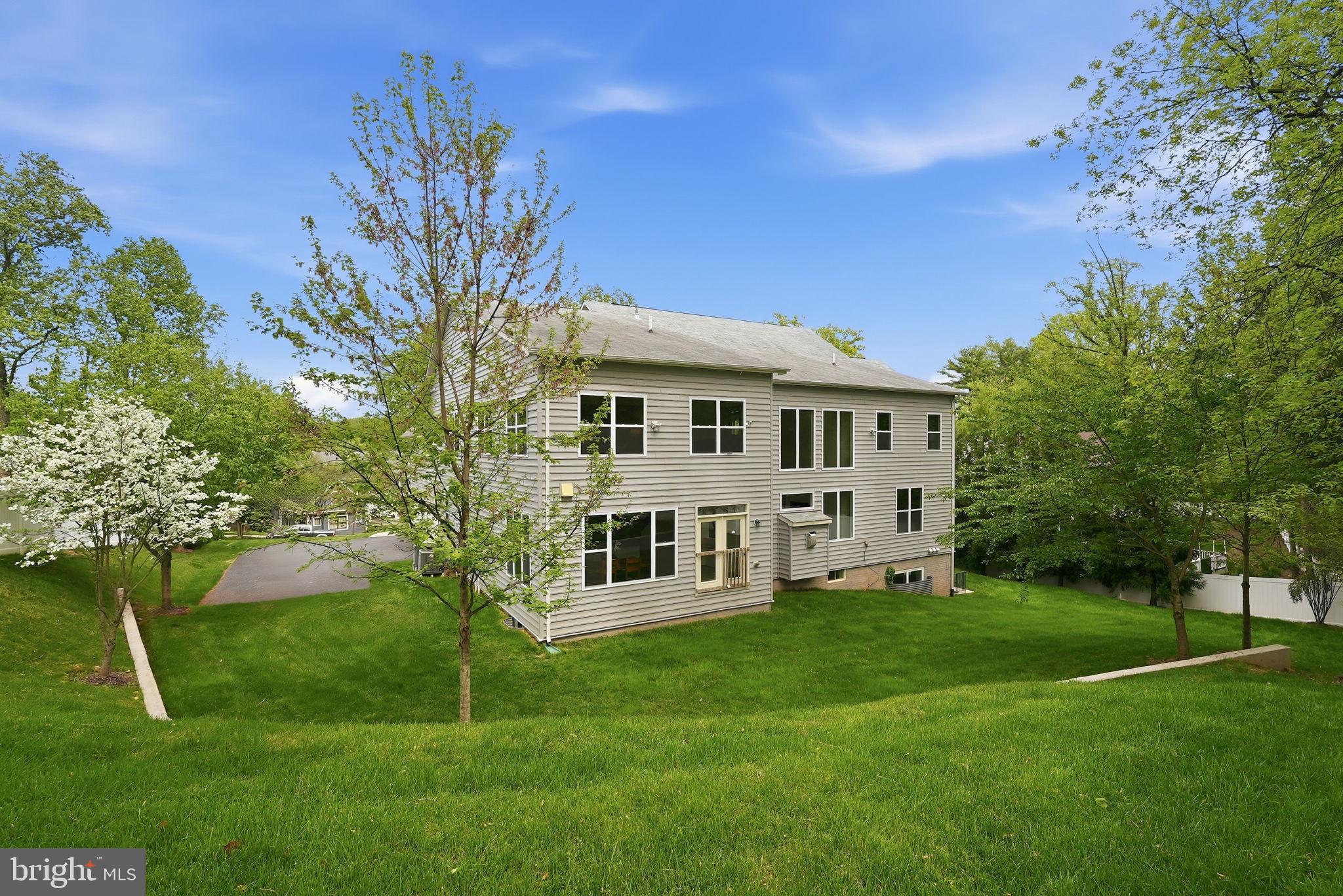 7821 Old Falls Road McLean, VA 22102 - Photo 47 of 47 Rear Exterior