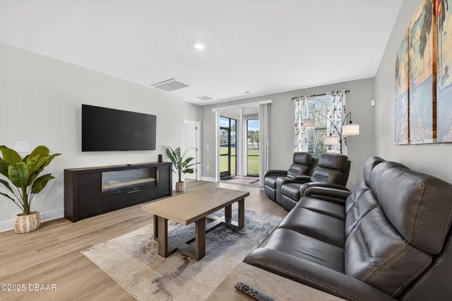 $2,900 | 284 Links Ter Boulevard, Daytona Beach, FL 32124