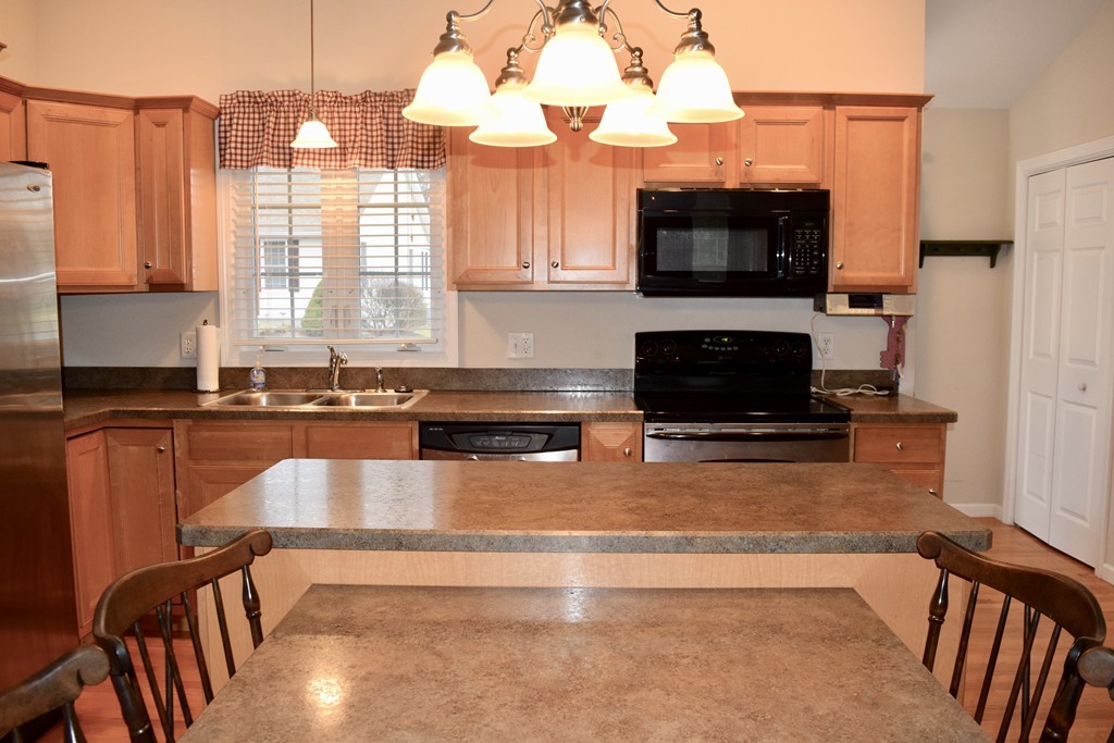 204 Russell Road, Unit A Westfield, MA 01085 - Photo 7 of 28 Gallery Image 7