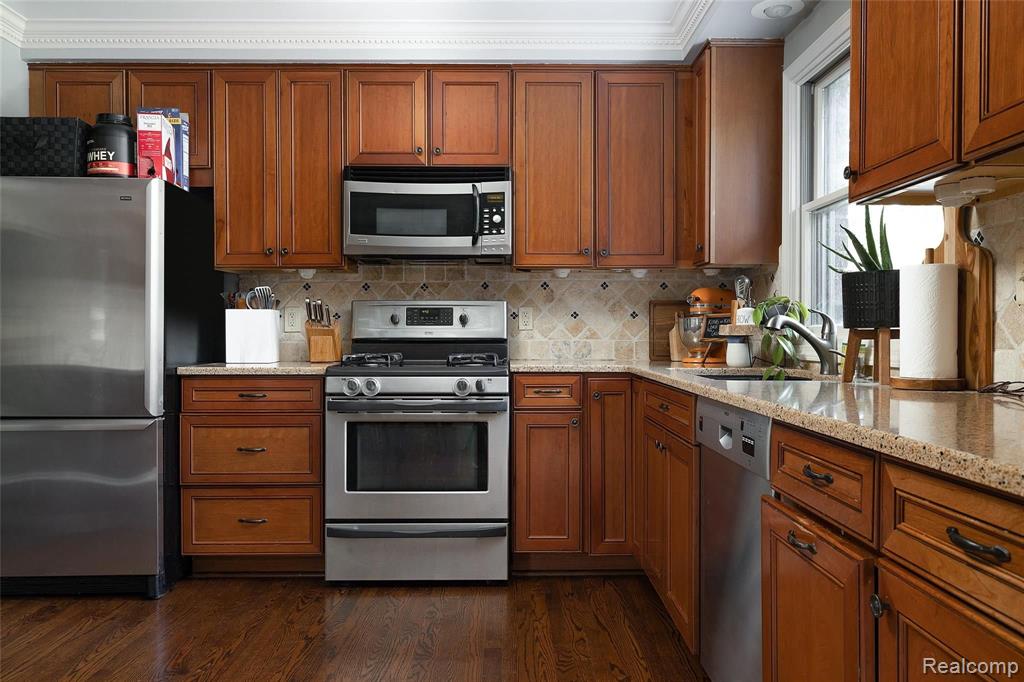 1827 Newcastle Road Grosse Pointe Woods, MI 48236 - Photo 15 of 32