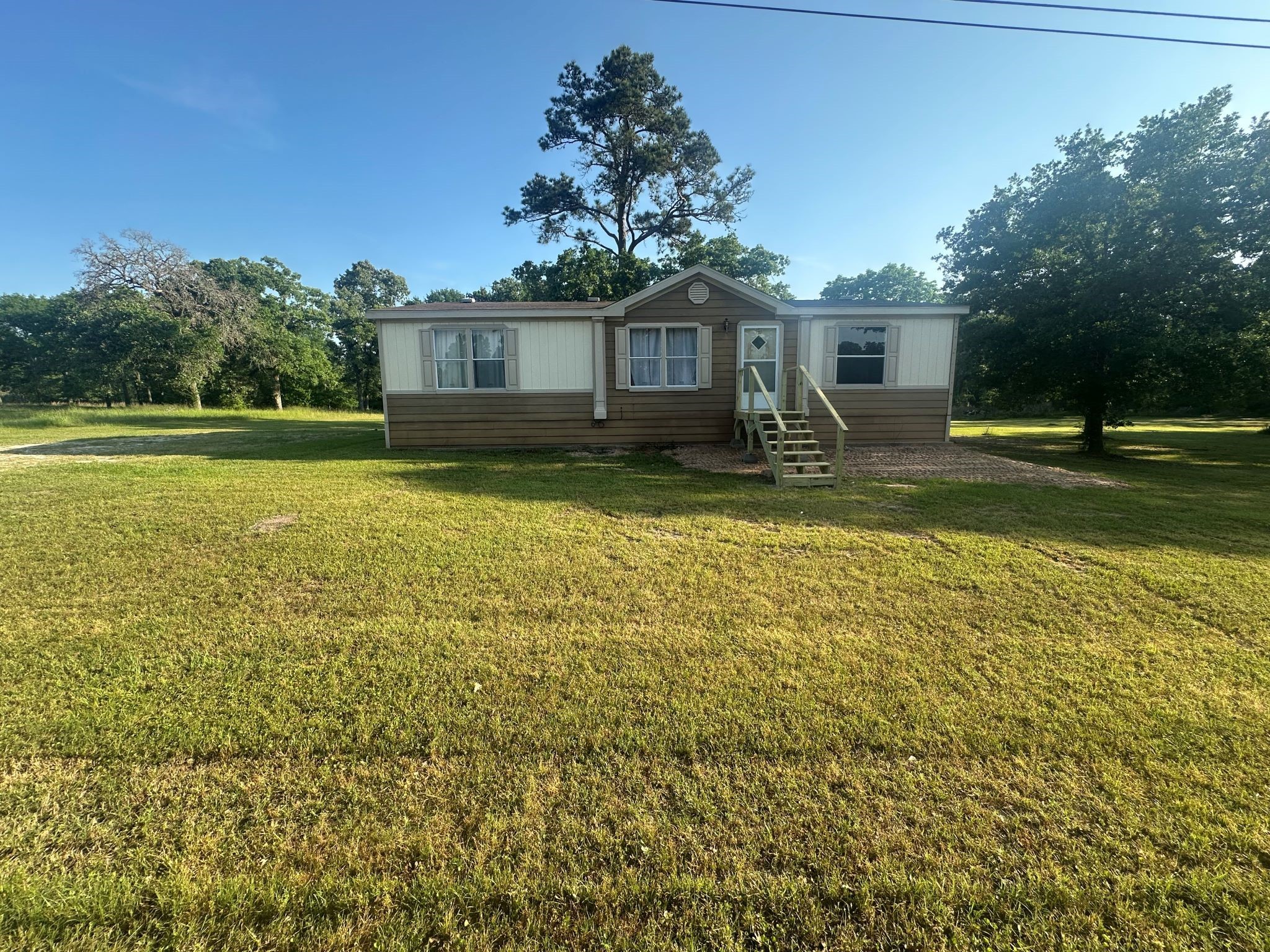 29 Brumley Street Huntsville, TX 77320 - Photo 2 of 17 a front view of a house with a yard