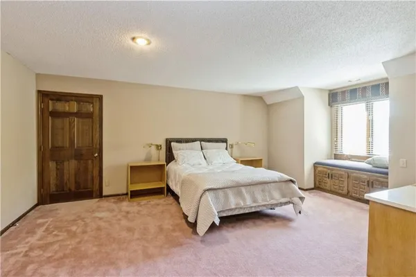 $950,000 | 10052 Hemlock Drive, Overland Park, KS 66212