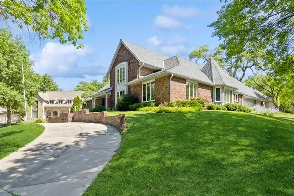$950,000 | 10052 Hemlock Drive, Overland Park, KS 66212
