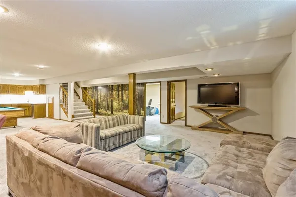 $950,000 | 10052 Hemlock Drive, Overland Park, KS 66212