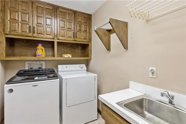 $950,000 | 10052 Hemlock Drive, Overland Park, KS 66212