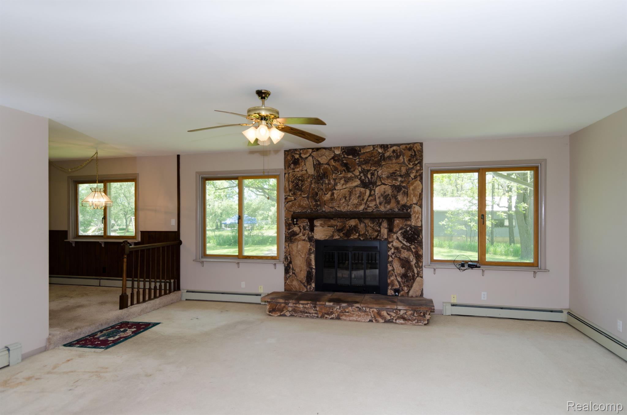 13800 Lone Tree Road Milford, MI 48380 - Photo 25 of 77 Living room.