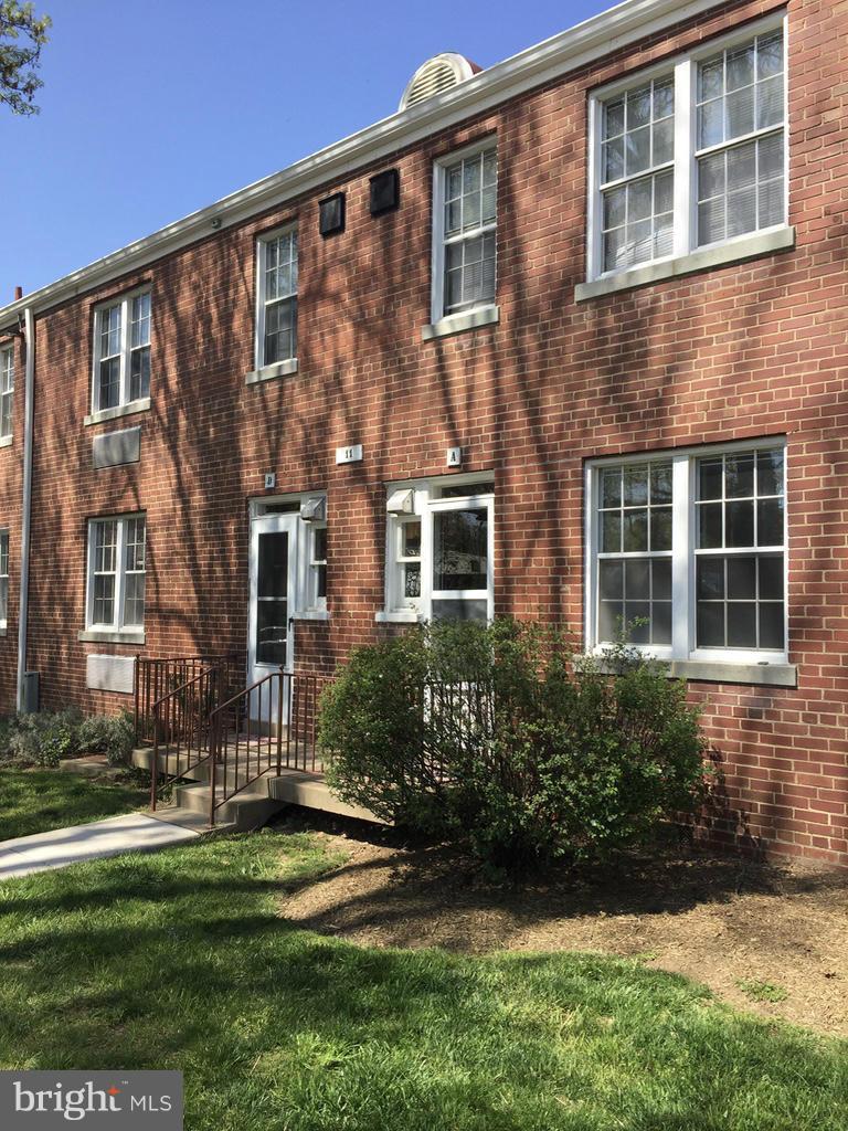11 West Glebe Road, Unit A Alexandria, VA 22305 - Photo 2 of 10 Exterior (Rear)