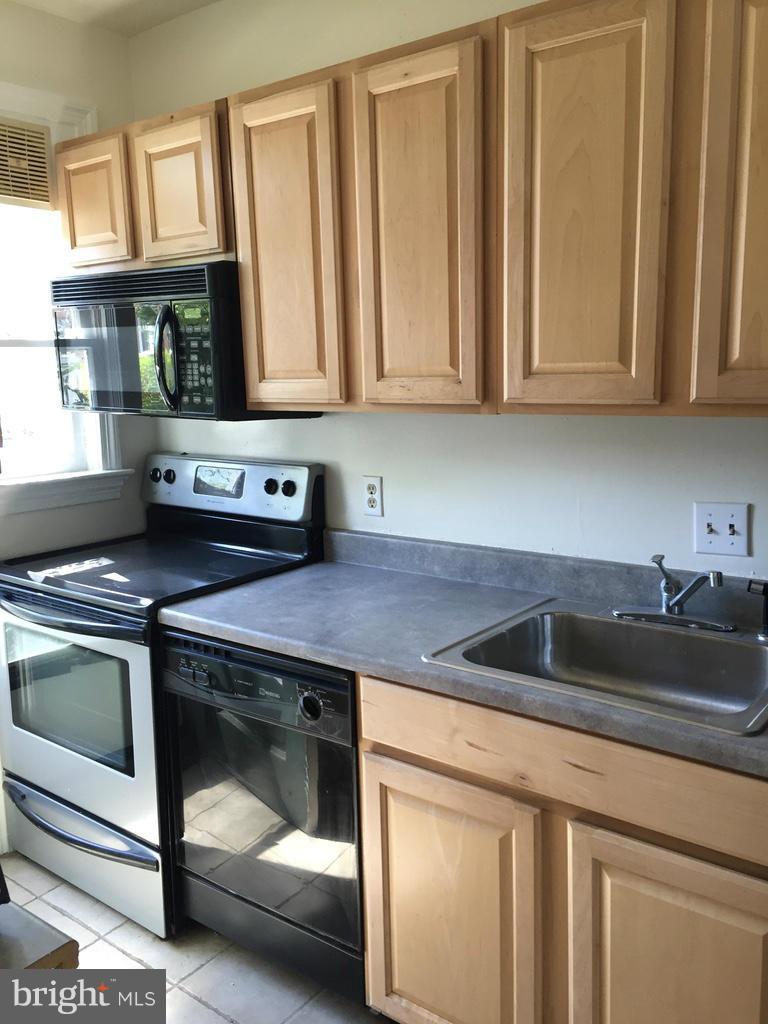 11 West Glebe Road, Unit A Alexandria, VA 22305 - Photo 7 of 10 Kitchen