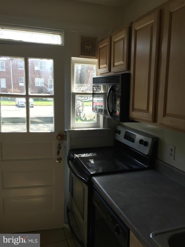 11 West Glebe Road, Unit A Alexandria, VA 22305 - Photo 8 of 10 Kitchen