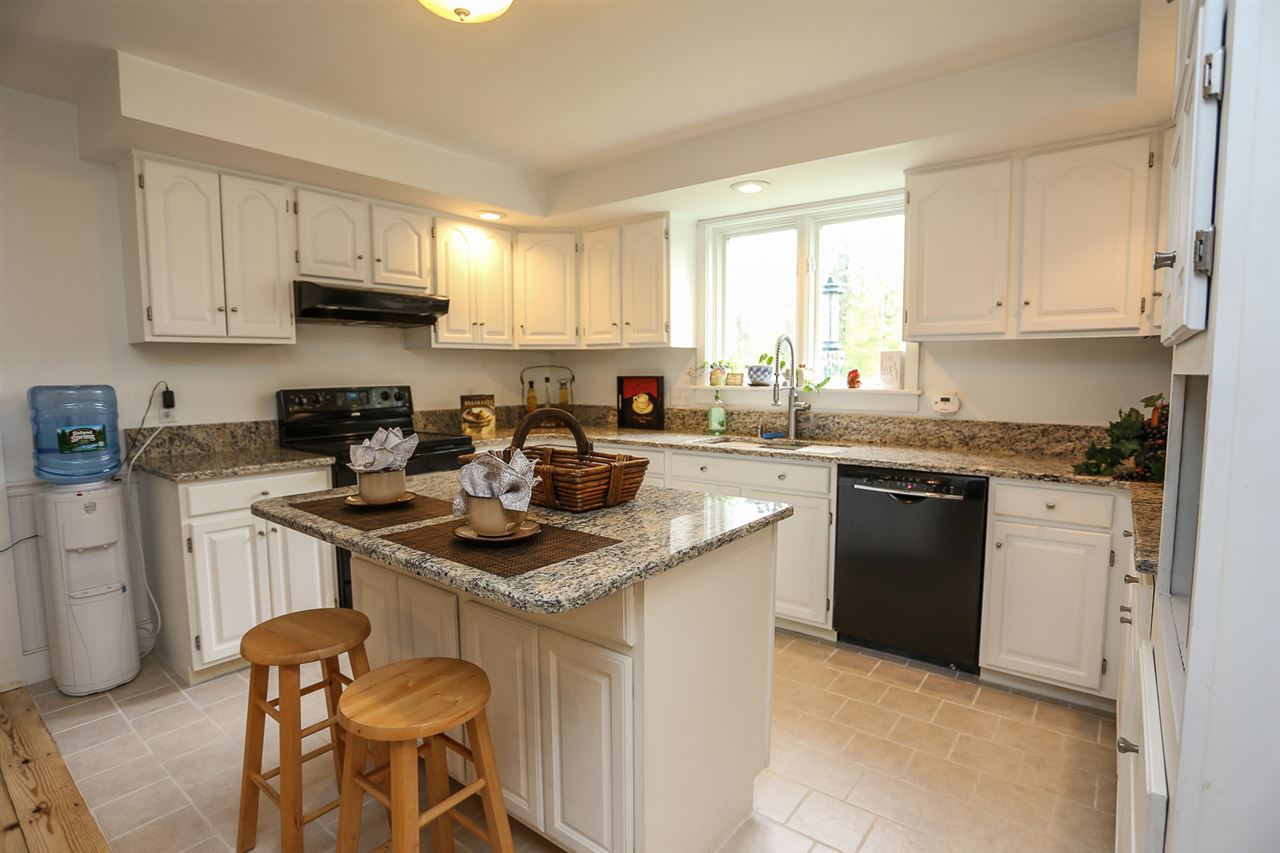 27 Gold Finch Road Goffstown, NH 03045 - Photo 6 of 38