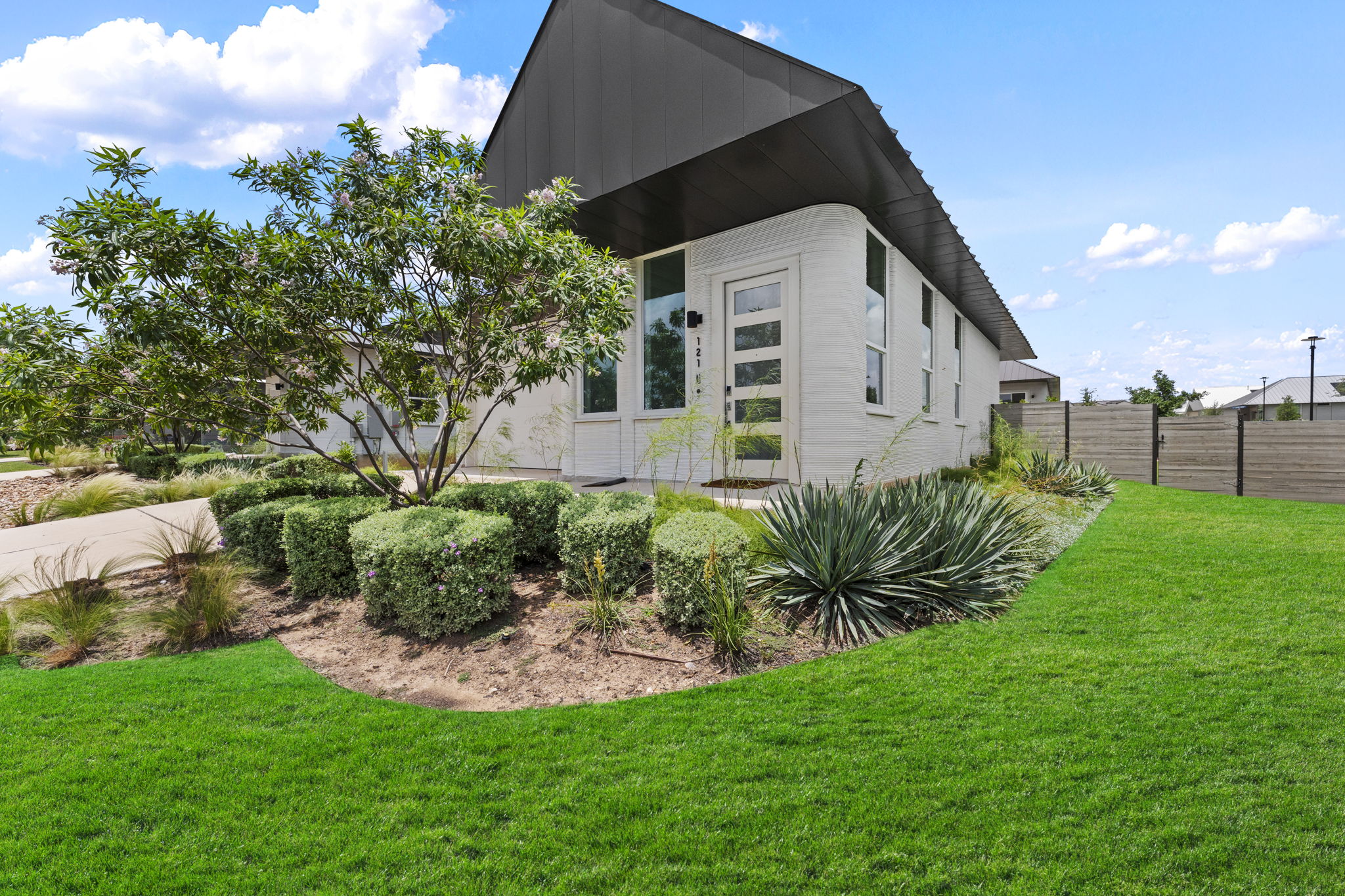 121 Rough Crk Road Georgetown, TX 78628 - Photo 2 of 33