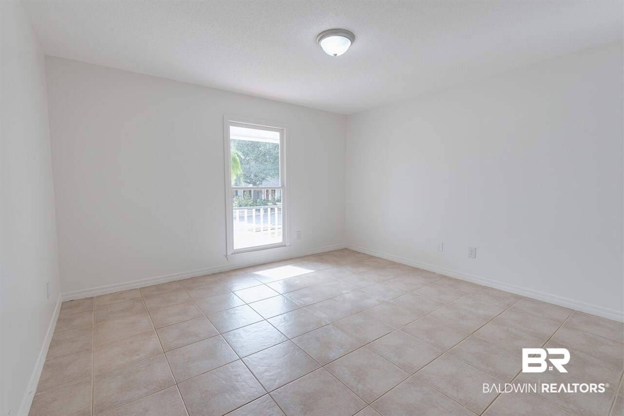 4916 Meredith Court Mobile, AL 36618 - Photo 25 of 32 Guest Bedroom