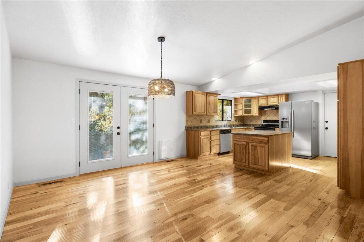 5757 Donaldson Road Grants Pass, OR 97526 - Photo 12 of 55 18-CI_1784